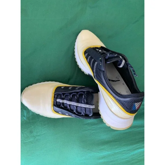 Shoes - Picture 6 of 12